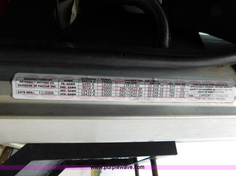 image for item K7160 2007 Peterbilt 379 semi truck