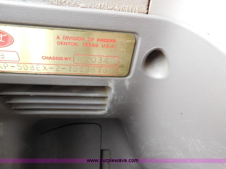 image for item K7160 2007 Peterbilt 379 semi truck