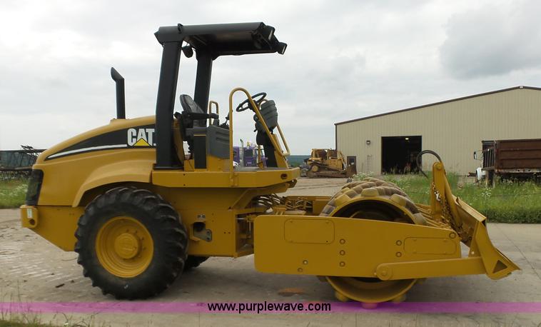 image for item K7161 2003 Caterpillar CP-433E vibratory padfoot roller
