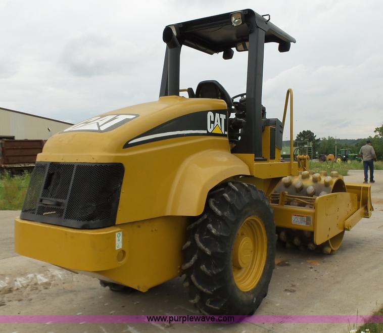 image for item K7161 2003 Caterpillar CP-433E vibratory padfoot roller