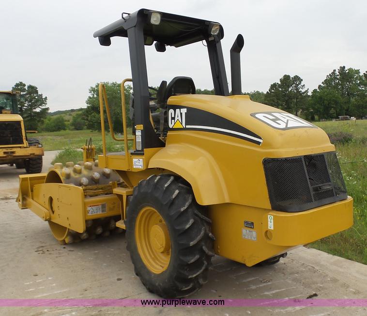 image for item K7161 2003 Caterpillar CP-433E vibratory padfoot roller