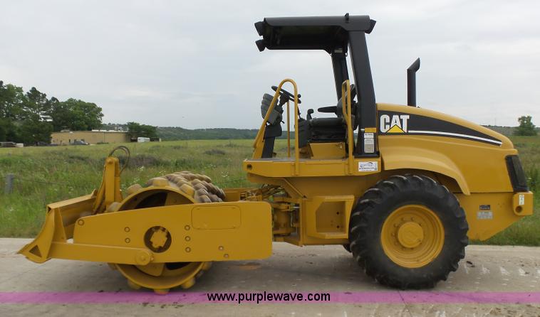 image for item K7161 2003 Caterpillar CP-433E vibratory padfoot roller