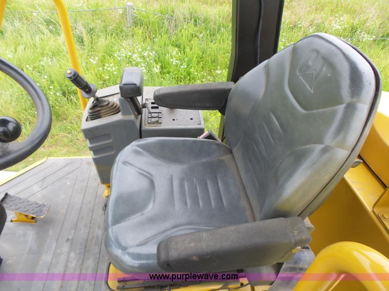 image for item K7161 2003 Caterpillar CP-433E vibratory padfoot roller