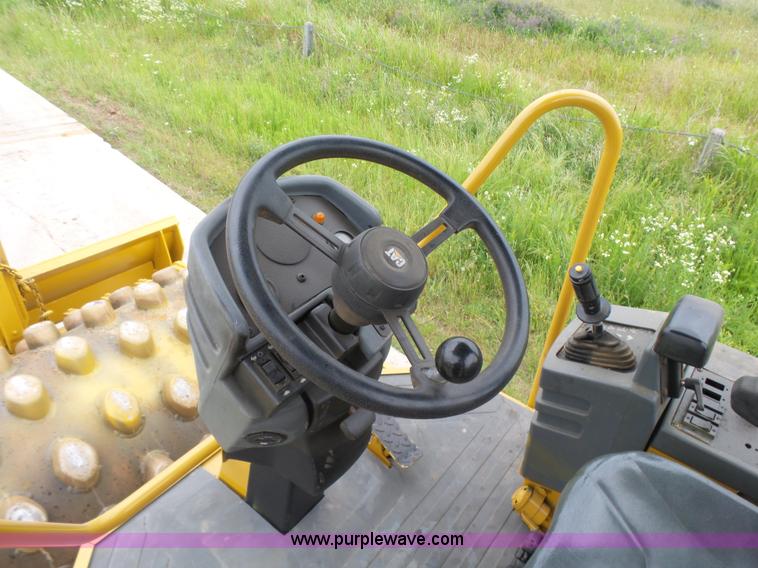 image for item K7161 2003 Caterpillar CP-433E vibratory padfoot roller