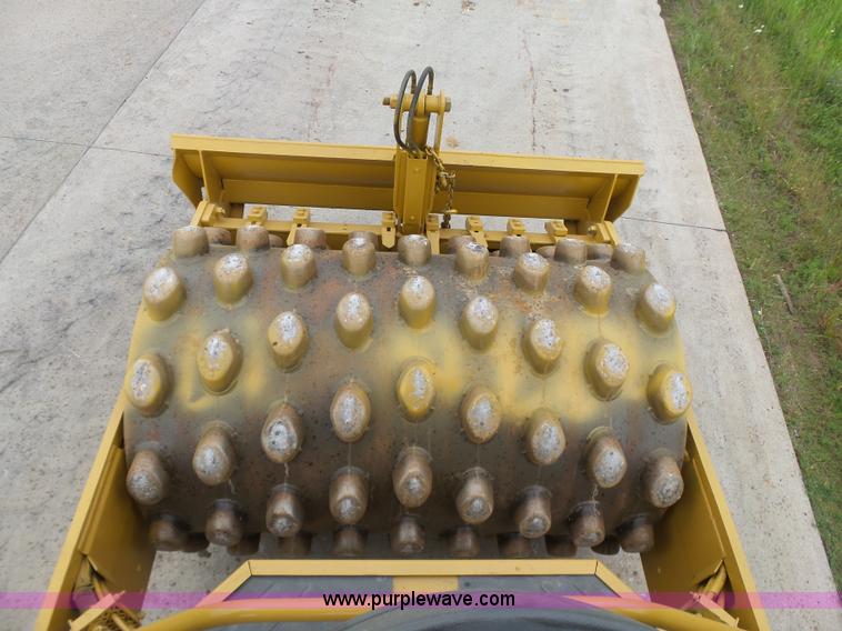 image for item K7161 2003 Caterpillar CP-433E vibratory padfoot roller