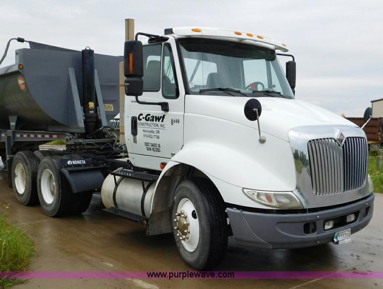 image for item K7162 2007 International TranStar 8600 semi truck