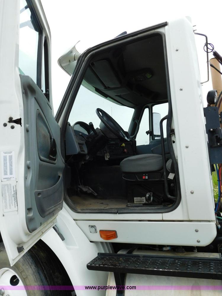 image for item K7162 2007 International TranStar 8600 semi truck