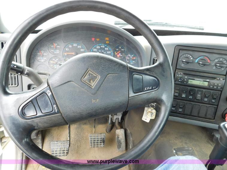 image for item K7162 2007 International TranStar 8600 semi truck