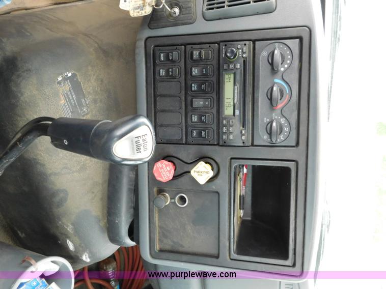 image for item K7162 2007 International TranStar 8600 semi truck