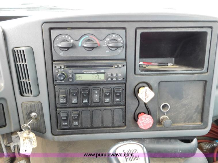 image for item K7162 2007 International TranStar 8600 semi truck