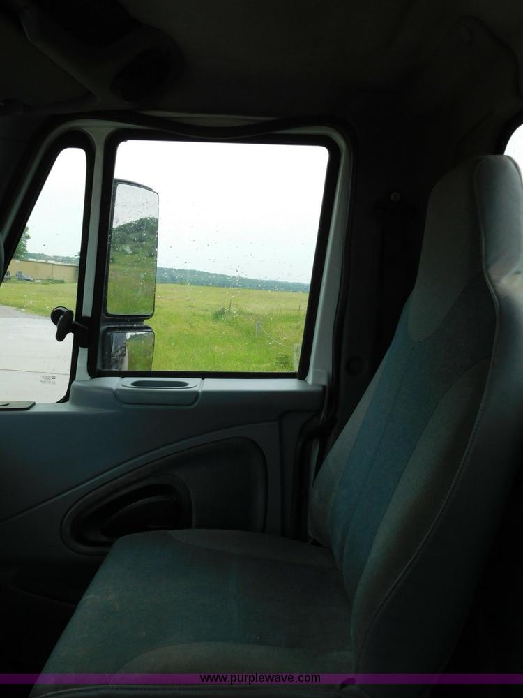 image for item K7162 2007 International TranStar 8600 semi truck