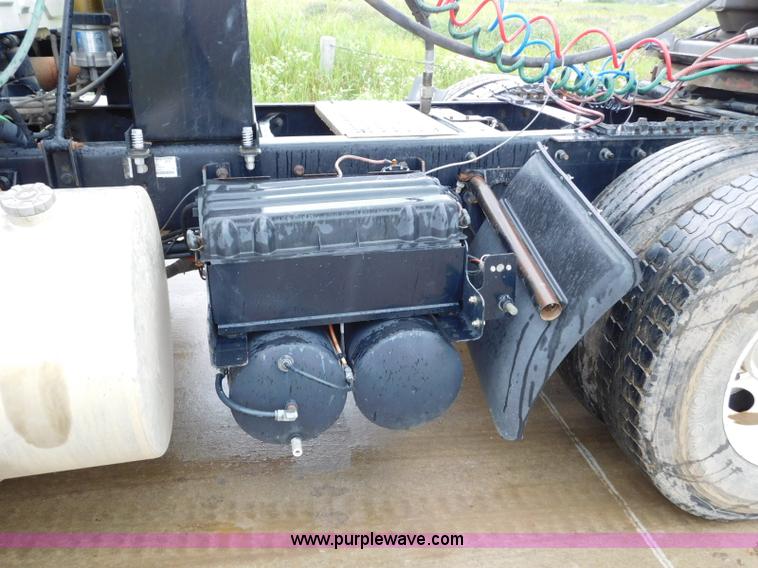 image for item K7162 2007 International TranStar 8600 semi truck