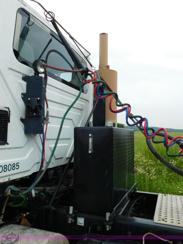 image for item K7162 2007 International TranStar 8600 semi truck