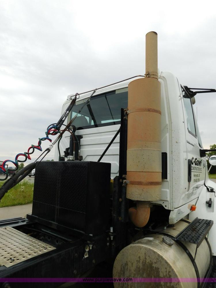 image for item K7162 2007 International TranStar 8600 semi truck