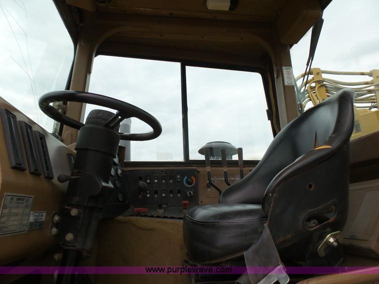 image for item K7163 1996 Caterpillar 615C elevating scraper