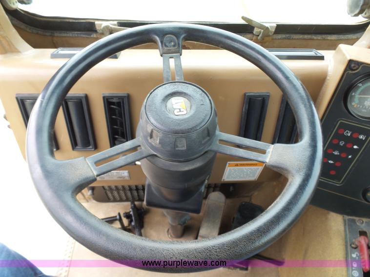 image for item K7163 1996 Caterpillar 615C elevating scraper