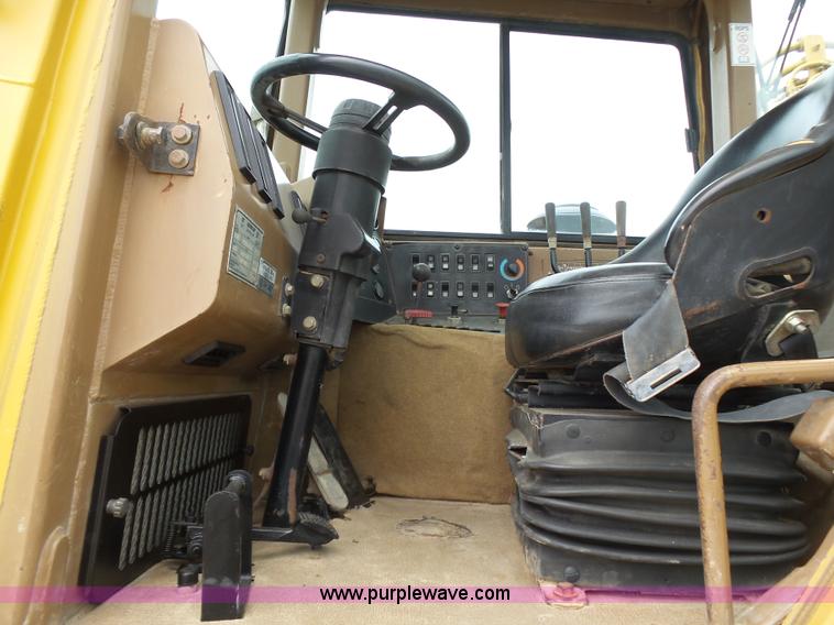 image for item K7163 1996 Caterpillar 615C elevating scraper