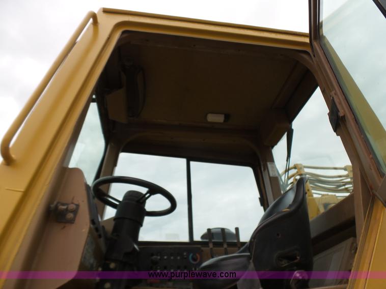 image for item K7163 1996 Caterpillar 615C elevating scraper