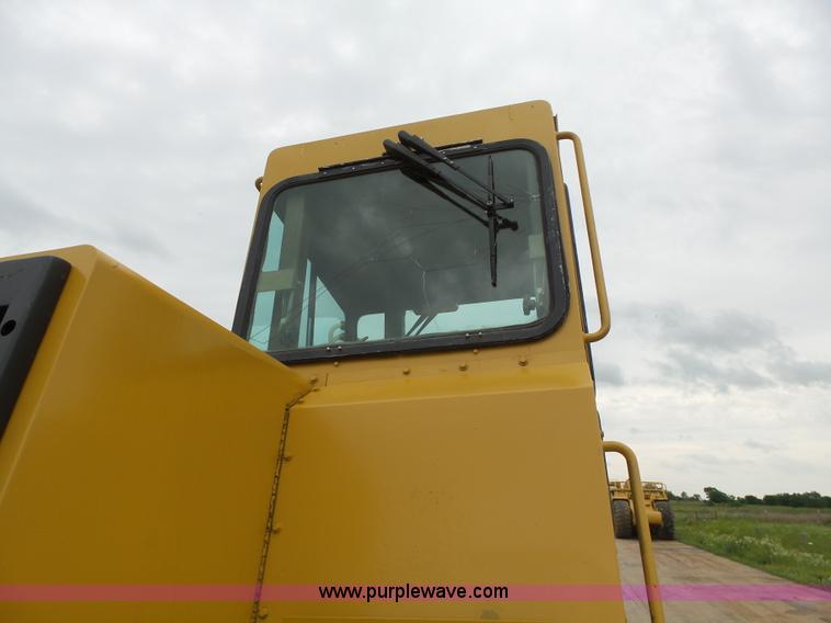 image for item K7163 1996 Caterpillar 615C elevating scraper