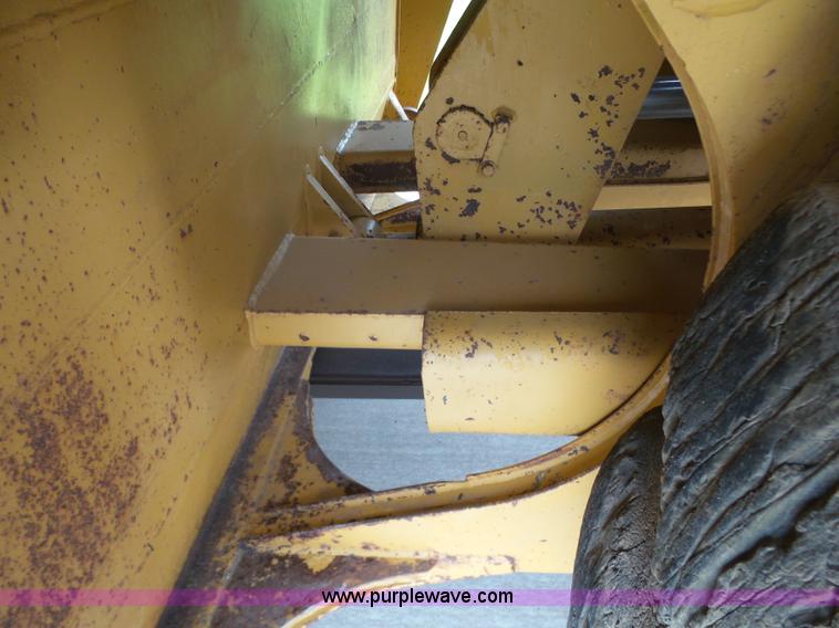 image for item K7163 1996 Caterpillar 615C elevating scraper