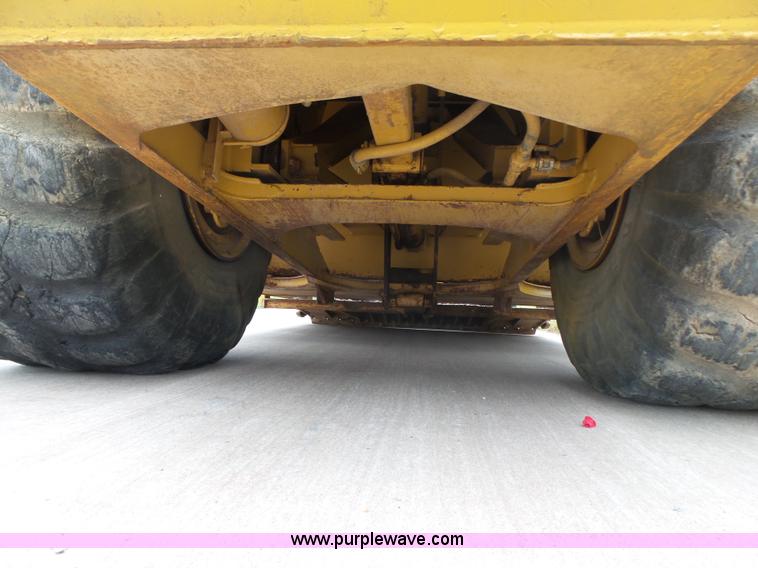 image for item K7163 1996 Caterpillar 615C elevating scraper