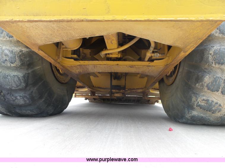 image for item K7163 1996 Caterpillar 615C elevating scraper