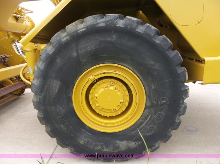 image for item K7163 1996 Caterpillar 615C elevating scraper