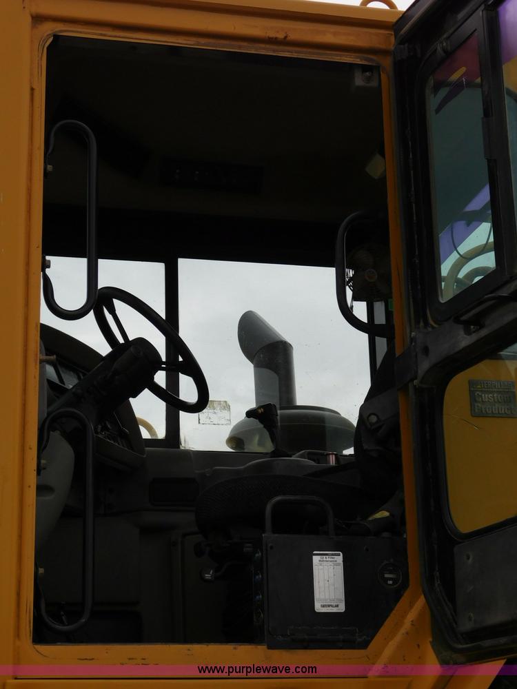 image for item K7164 2001 Caterpillar 621G conventional scraper