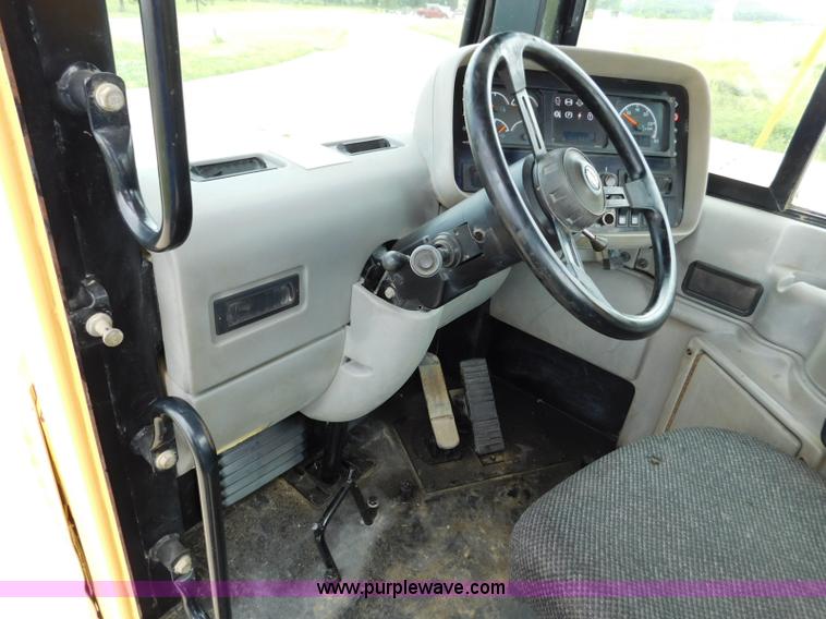 image for item K7164 2001 Caterpillar 621G conventional scraper