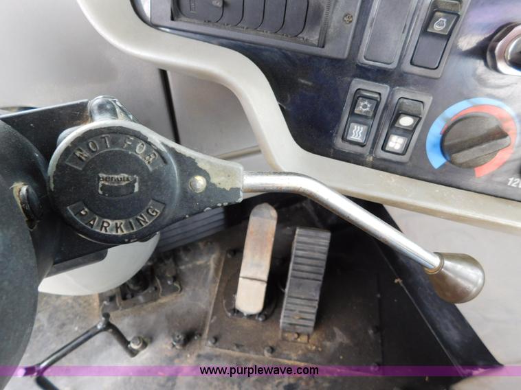 image for item K7164 2001 Caterpillar 621G conventional scraper