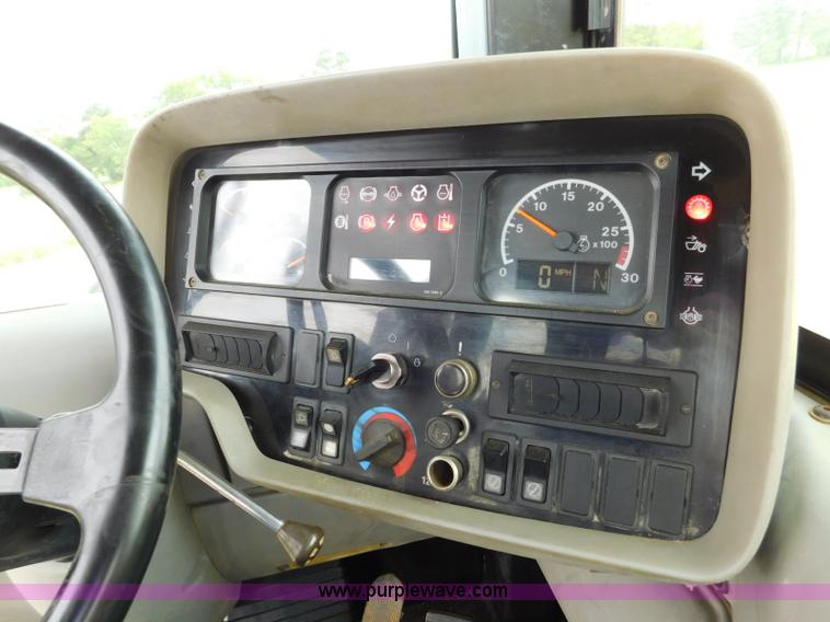 image for item K7164 2001 Caterpillar 621G conventional scraper