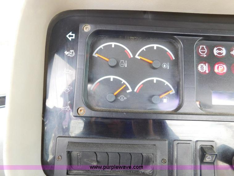 image for item K7164 2001 Caterpillar 621G conventional scraper