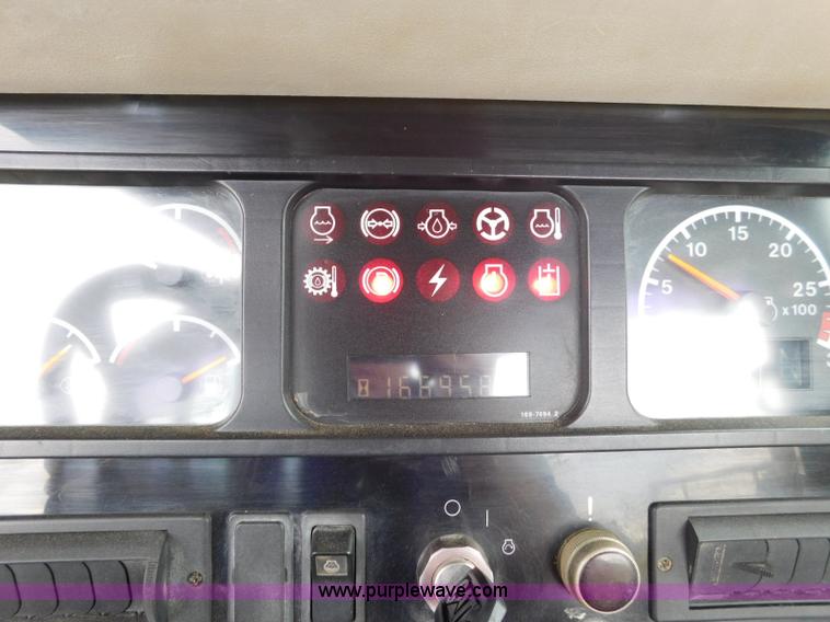 image for item K7164 2001 Caterpillar 621G conventional scraper