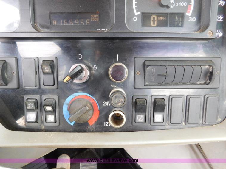 image for item K7164 2001 Caterpillar 621G conventional scraper