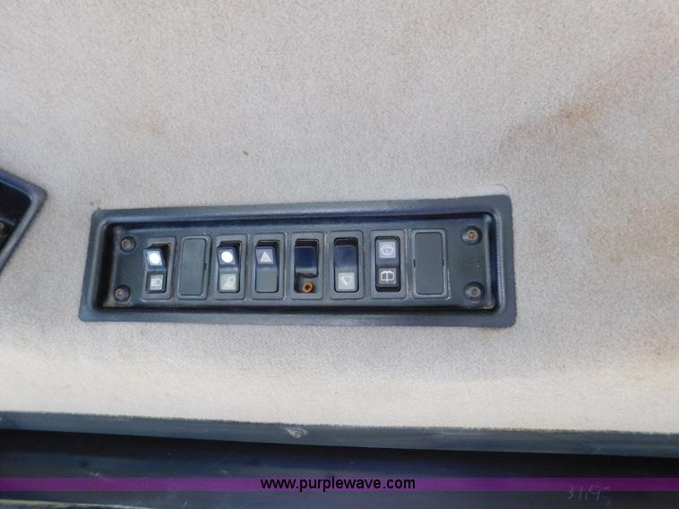 image for item K7164 2001 Caterpillar 621G conventional scraper