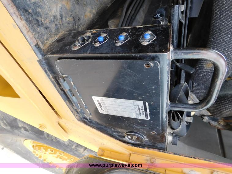 image for item K7164 2001 Caterpillar 621G conventional scraper