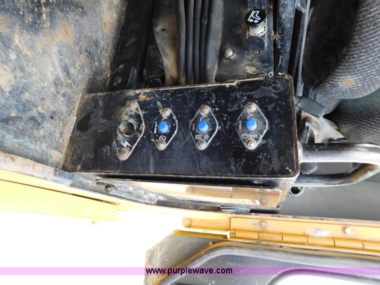 image for item K7164 2001 Caterpillar 621G conventional scraper