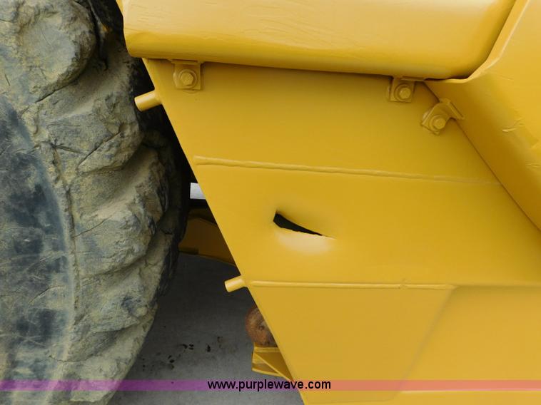 image for item K7164 2001 Caterpillar 621G conventional scraper