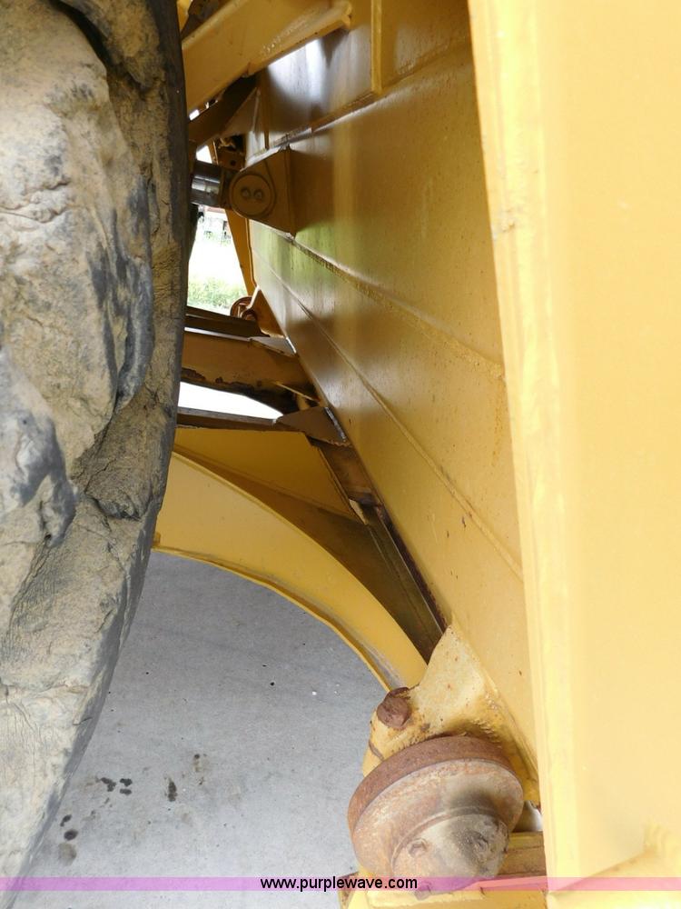 image for item K7164 2001 Caterpillar 621G conventional scraper