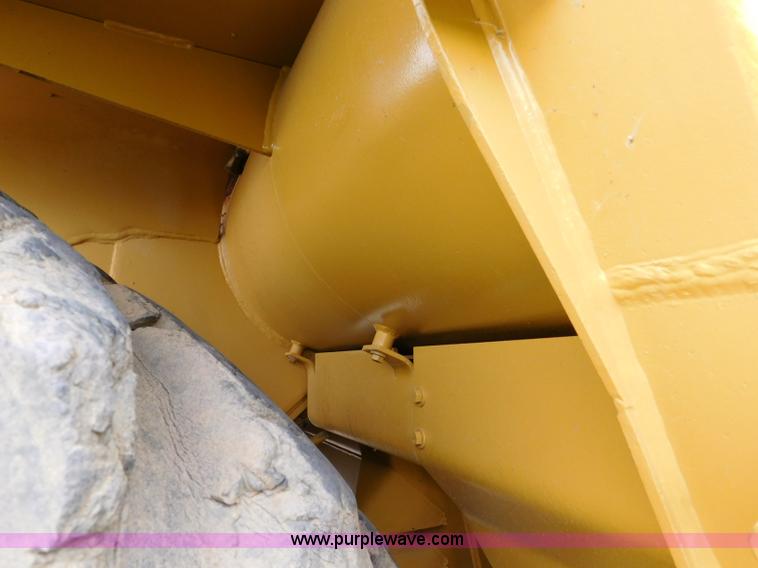 image for item K7164 2001 Caterpillar 621G conventional scraper