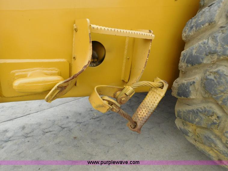image for item K7164 2001 Caterpillar 621G conventional scraper