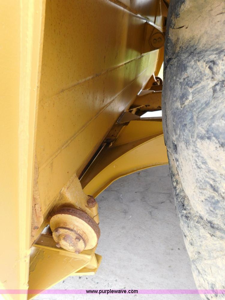 image for item K7164 2001 Caterpillar 621G conventional scraper
