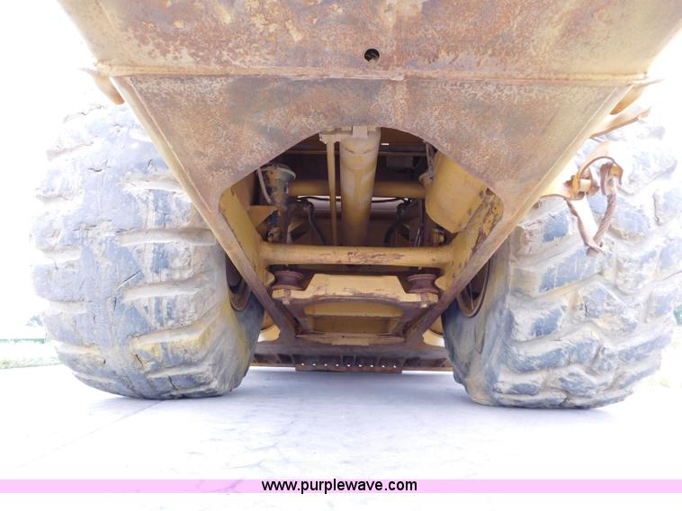 image for item K7164 2001 Caterpillar 621G conventional scraper