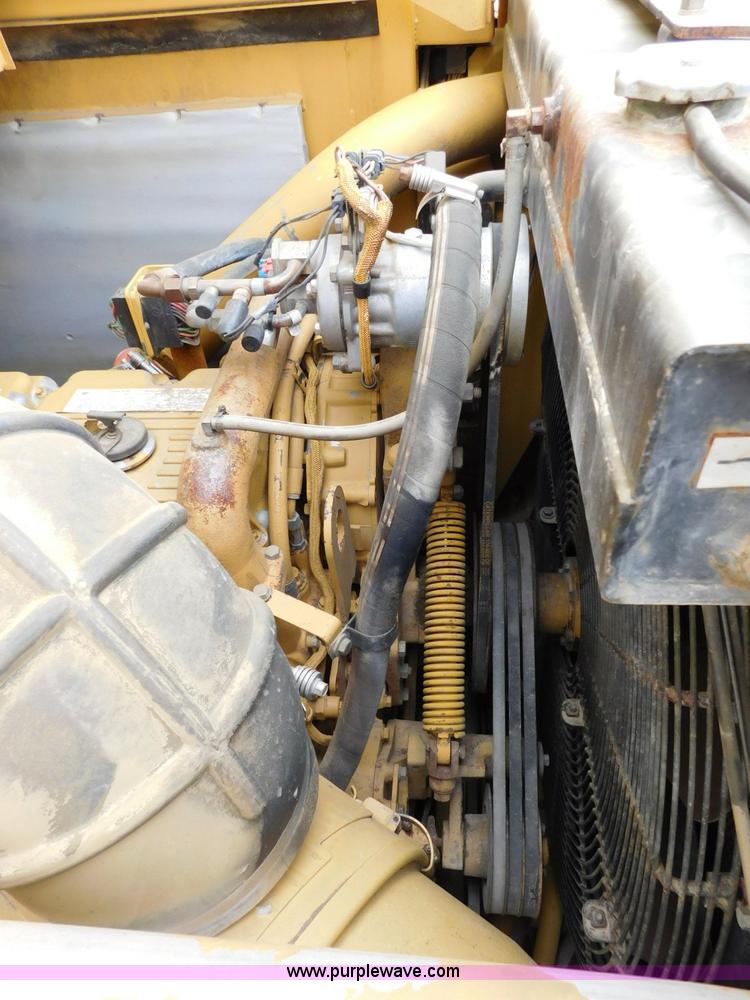 image for item K7164 2001 Caterpillar 621G conventional scraper