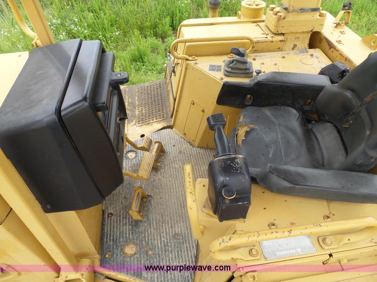 image for item K7165 1998 Caterpillar D6R XL dozer