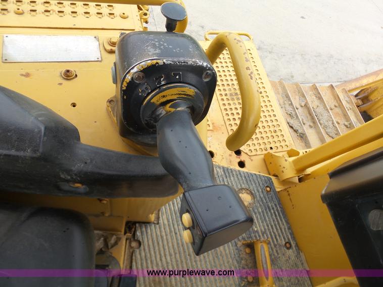 image for item K7165 1998 Caterpillar D6R XL dozer