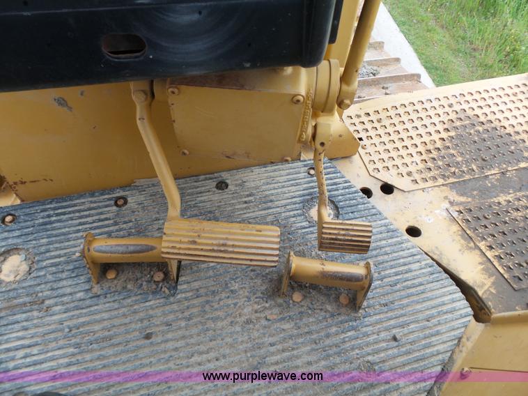 image for item K7165 1998 Caterpillar D6R XL dozer