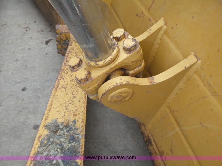 image for item K7165 1998 Caterpillar D6R XL dozer