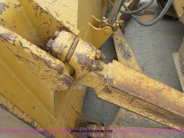 image for item K7165 1998 Caterpillar D6R XL dozer