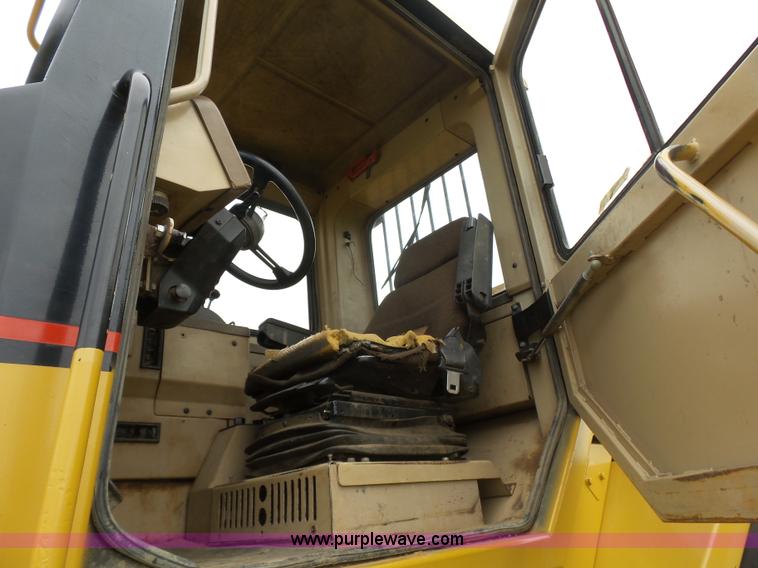 image for item K7169 1998 Caterpillar D400E articulated haul truck